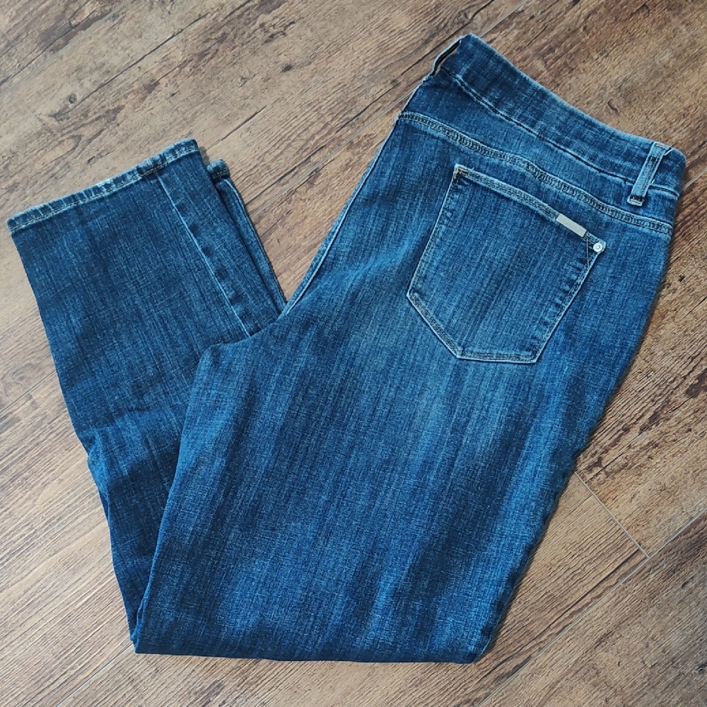 the SO SLIMMING GIRLFRIEND ANKLE jean by Chico's